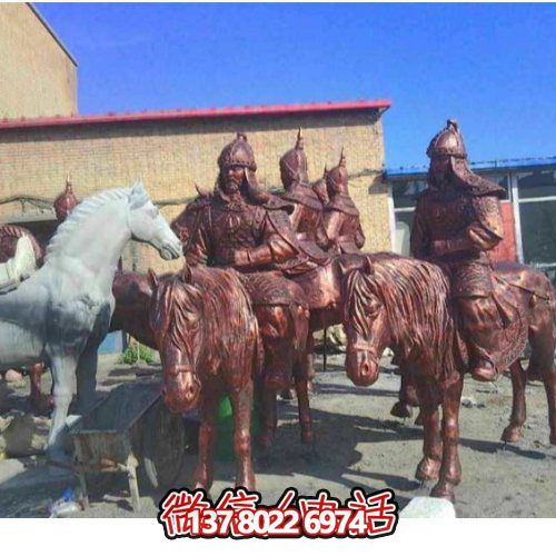 巨型騎士馬銅雕塑，點綴景區(qū)廣場