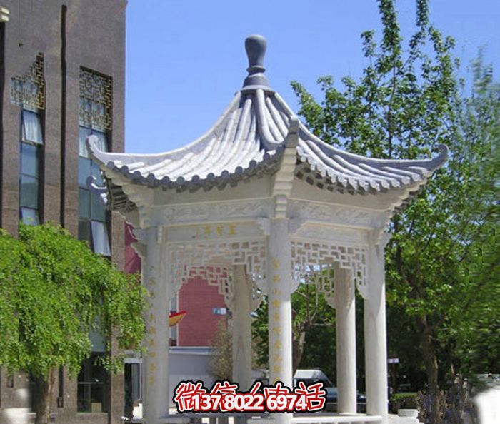 精美漢白玉鏤空涼亭，為校園休息區(qū)提供清涼休息空間