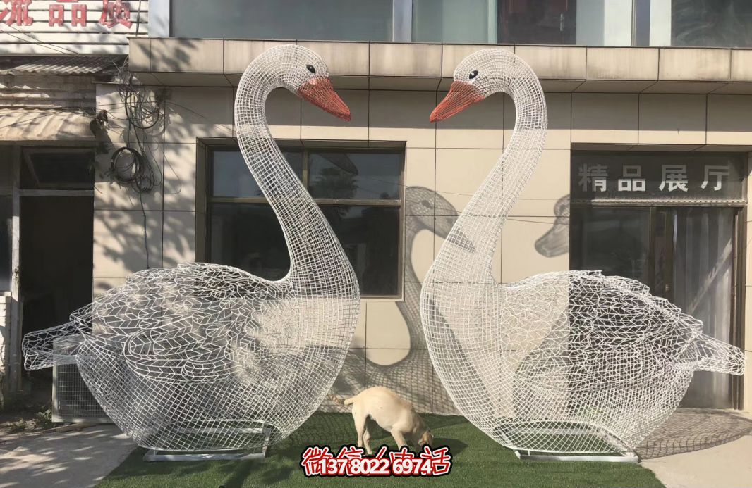 不銹鋼天鵝雕塑，給您的景區(qū)增添一抹優(yōu)雅氣息