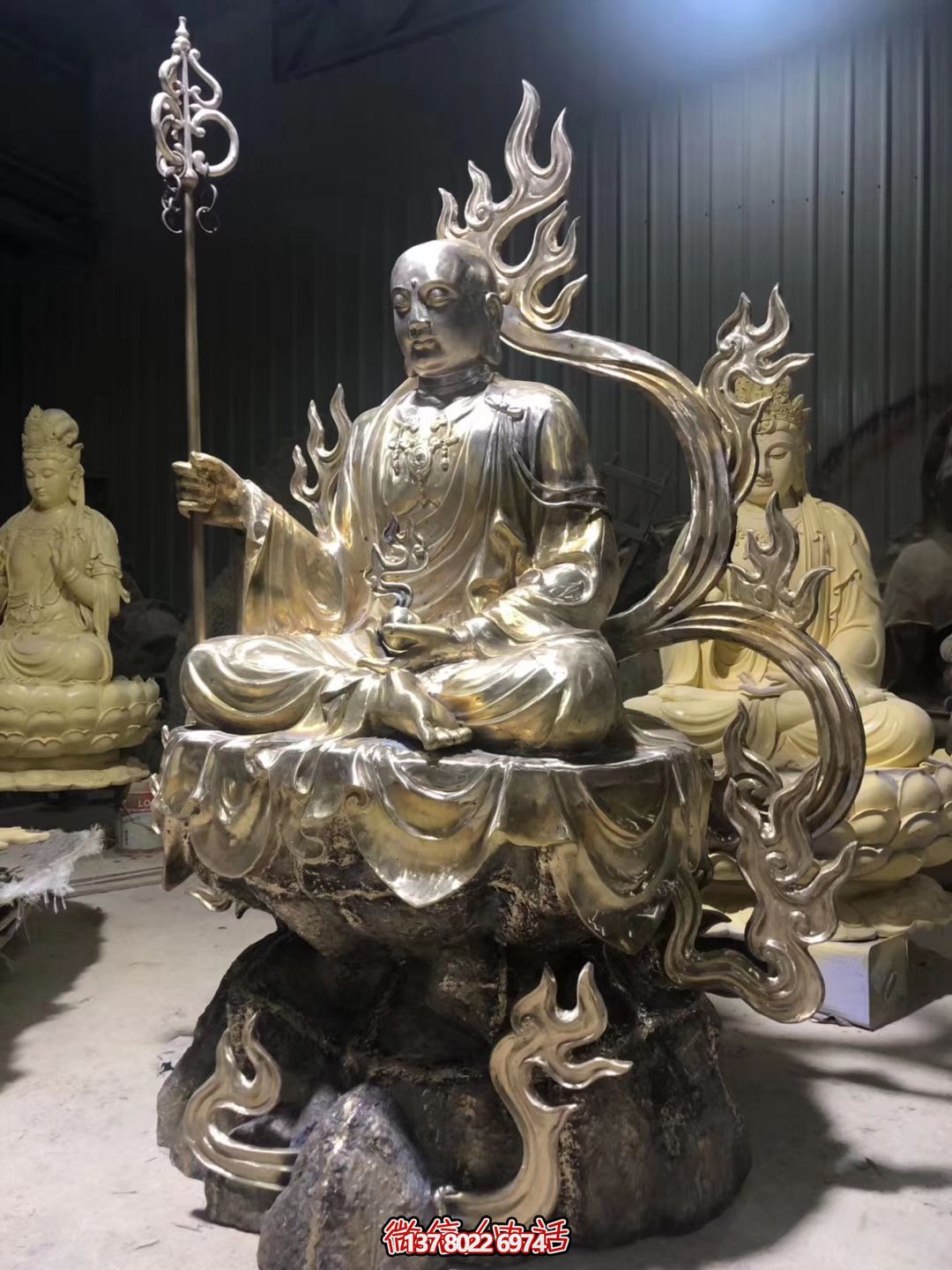 游覽地藏王大型寺廟景區(qū)，感受精美雕塑的神秘魅力