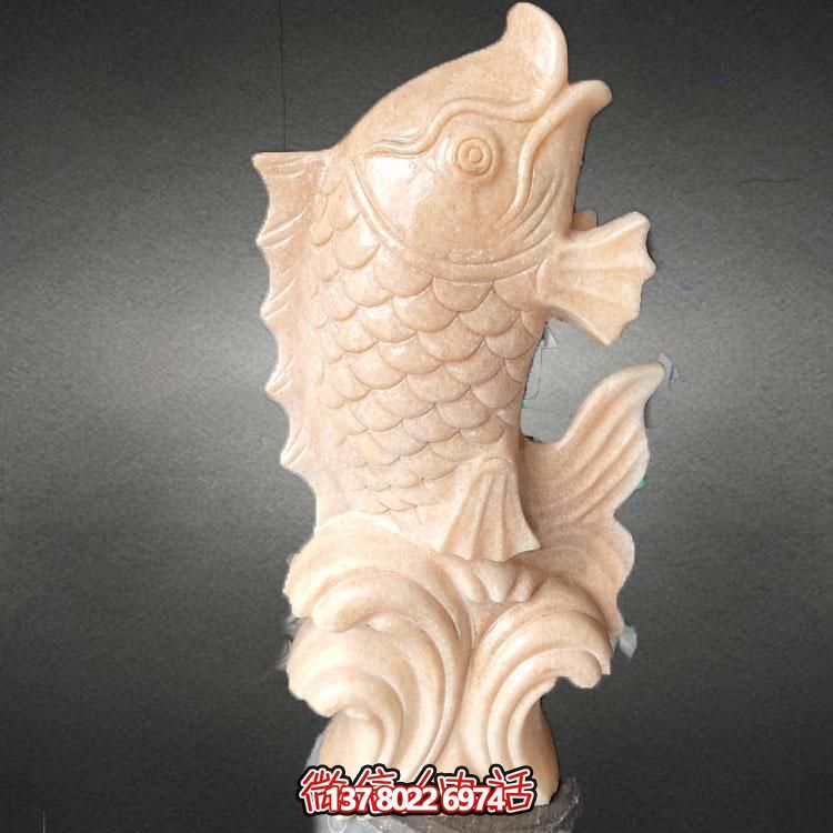集大理石石雕、水景擺件、鯉魚雕塑于一體的精美藝術(shù)品