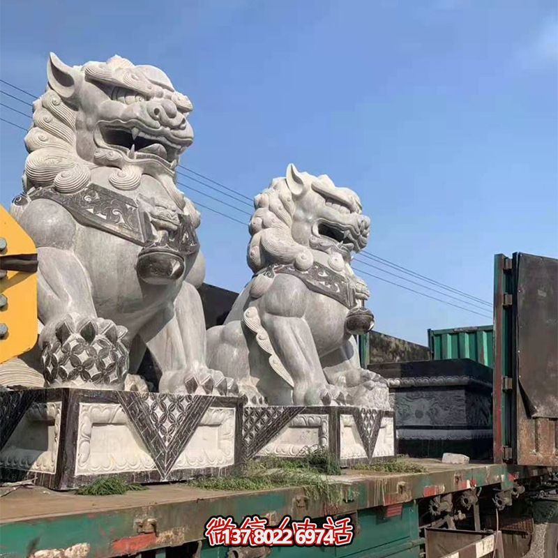 青石制大型仿真獅子雕塑，為鎮(zhèn)宅增添獨特魅力