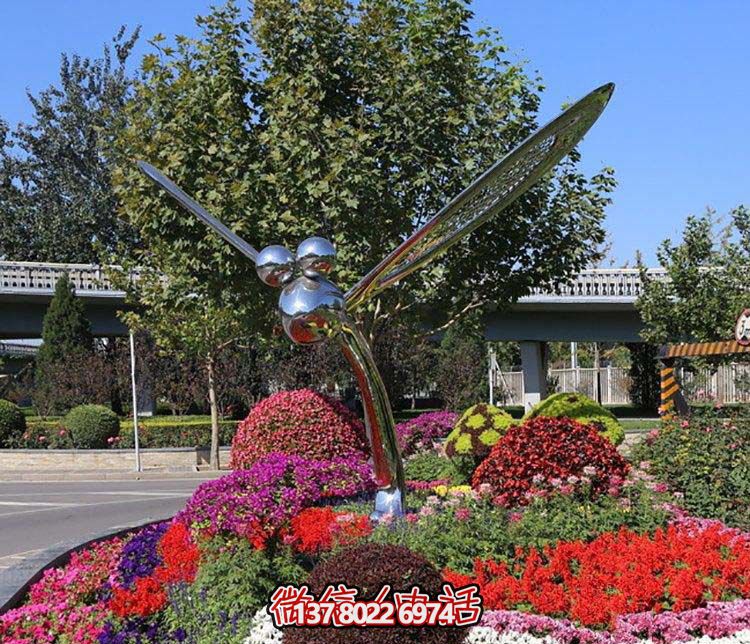 大型不銹鋼蜻蜓雕塑，給城市花園添彩