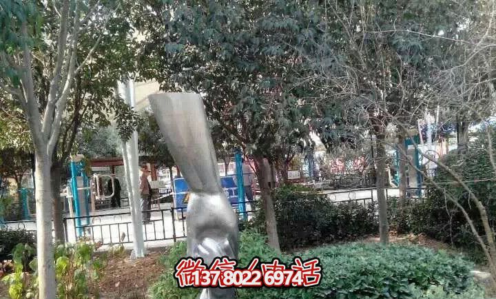 不銹鋼兒童雕塑——讓孩子們?cè)趯W(xué)校里拉大手，拋光小手