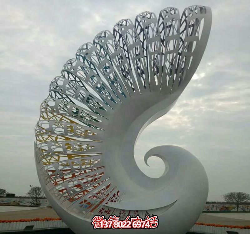 不銹鋼鳳凰雕塑，抽象而鏤空