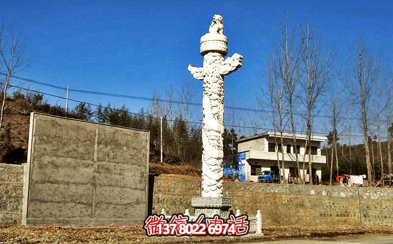 漢白玉華表雕塑，點(diǎn)綴農(nóng)村廣場(chǎng)