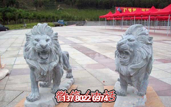 大型石雕獅子雕塑，給景區(qū)帶來濃厚的歷史氛圍