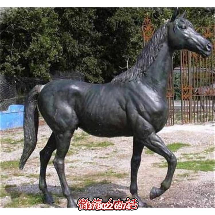 玻璃鋼仿銅馬雕塑，為園林廣場(chǎng)增添獨(dú)特魅力