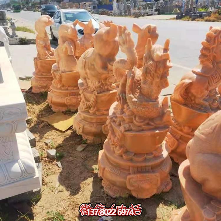 紅晚霞景區(qū)，十二生肖雕塑之旅