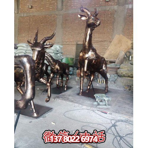 大型梅花鹿銅雕雕塑，裝點(diǎn)別墅小區(qū)