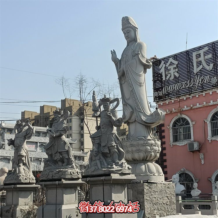 精美關(guān)公、佛像和石獅子雕刻，青石裝點(diǎn)美化廣場(chǎng)