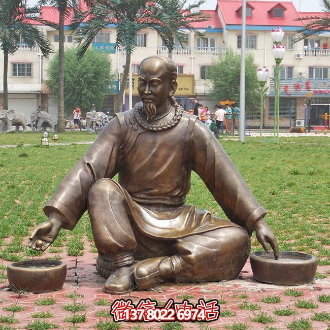 仿銅人物玻璃鋼景觀綠化草坪，提升公園創(chuàng)意氛圍