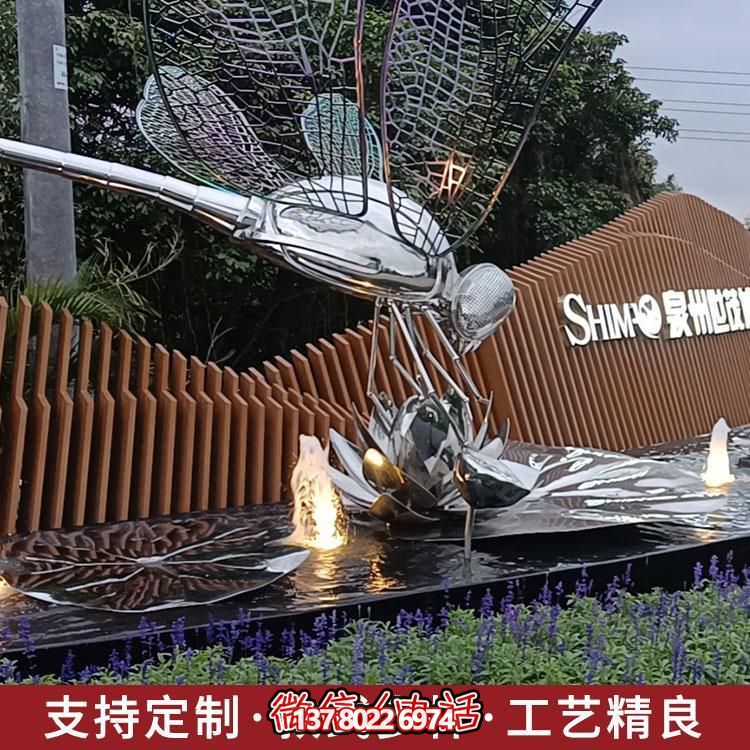 大型不銹鋼雕塑，為城市酒店、公園、商場及水景環(huán)境增添獨(dú)特景觀