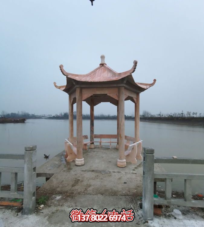 河邊大理石涼亭雕塑，欣賞晚霞紅
