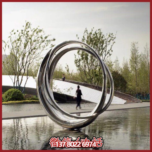 大型不銹鋼鏡面圓環(huán)擺件，點(diǎn)綴園林環(huán)境