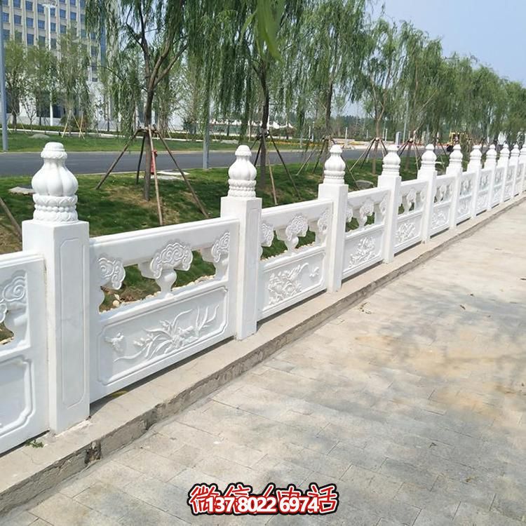 經(jīng)典石雕精美欄桿，增添校園美麗