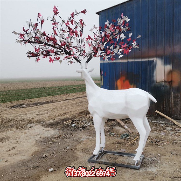 玻璃鋼雕塑梅花鹿，為戶外園林景觀增添抽象美感