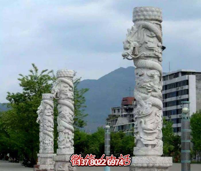 集大理石、石雕、龍柱于一體的大理景觀廣場