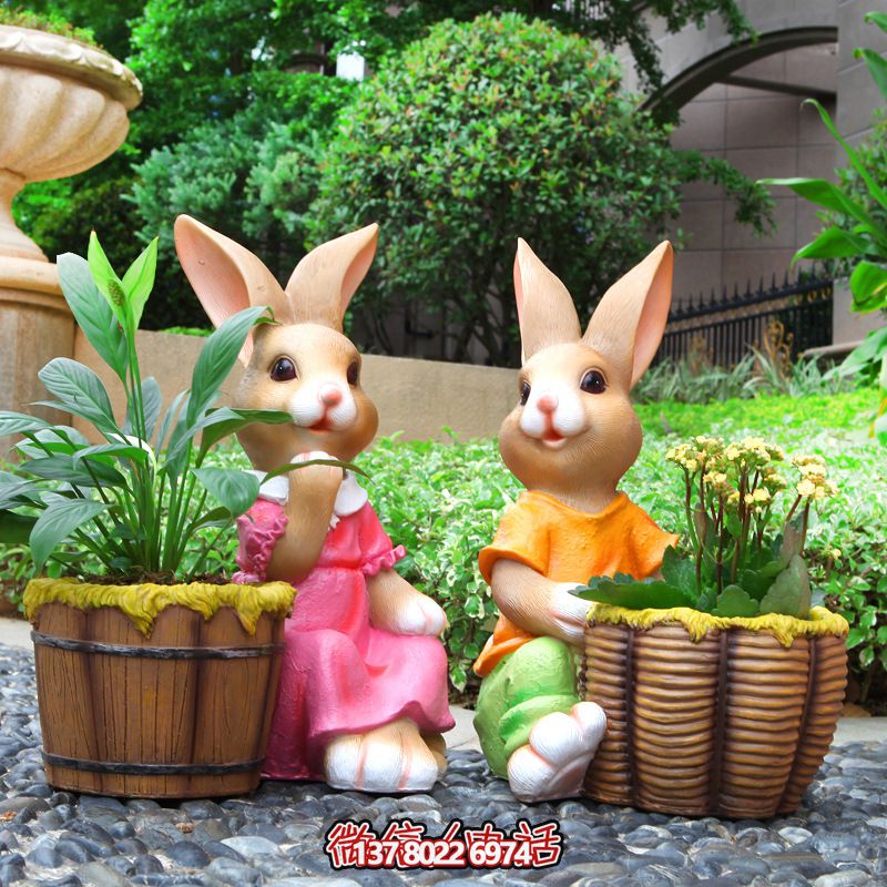 彩繪玻璃鋼兔子雕塑，點綴戶外公園裝飾