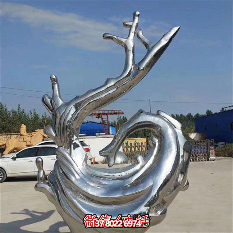 不銹鋼鏡面雕塑，為戶外廣場增添海浪般的浪花氣息