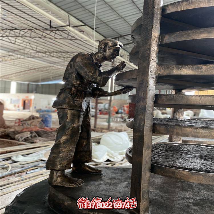 玻璃鋼仿銅人物擺件，點綴戶外園林景觀