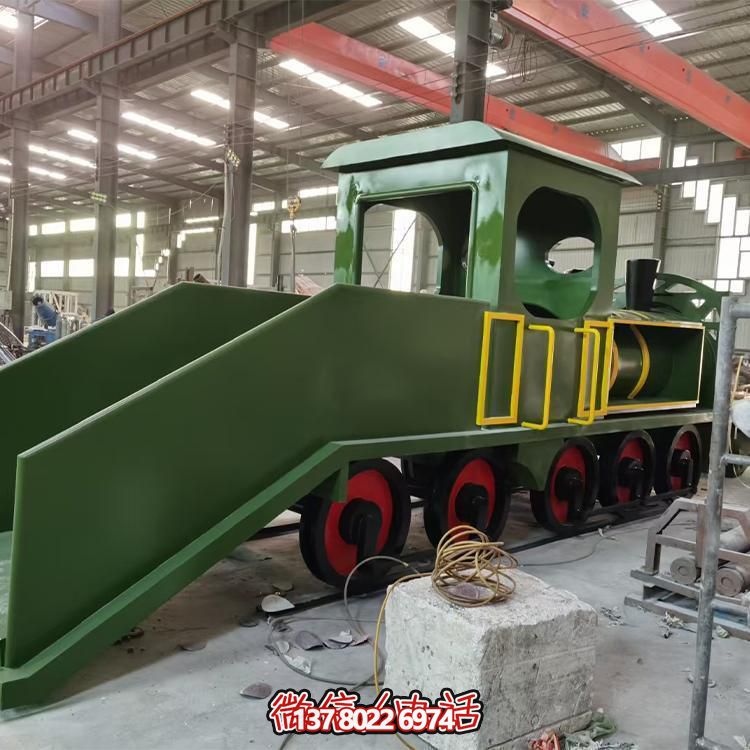 精致不銹鋼車頭雕塑，給游樂(lè)園增添時(shí)尚色彩