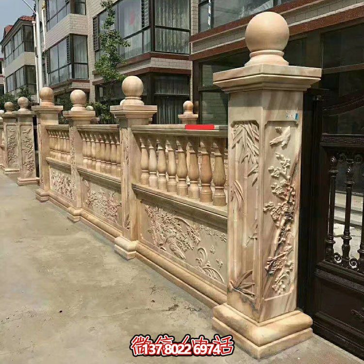 紅色浮雕圍墻欄板裝點(diǎn)別墅，守護(hù)晚霞之美