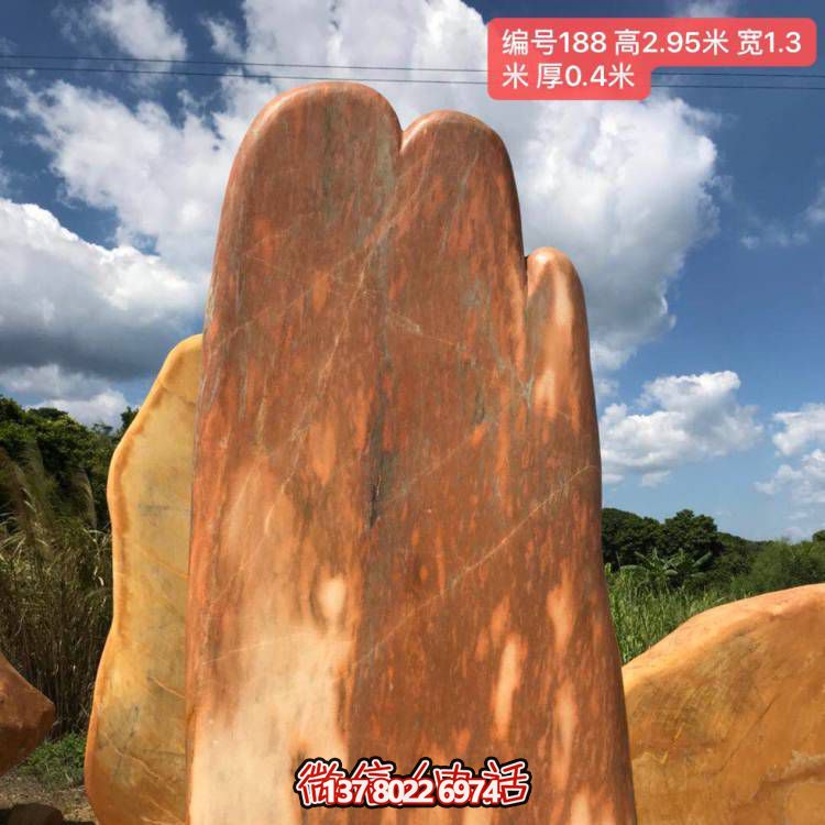 大型黃蠟景觀石雕塑，點綴自然美景