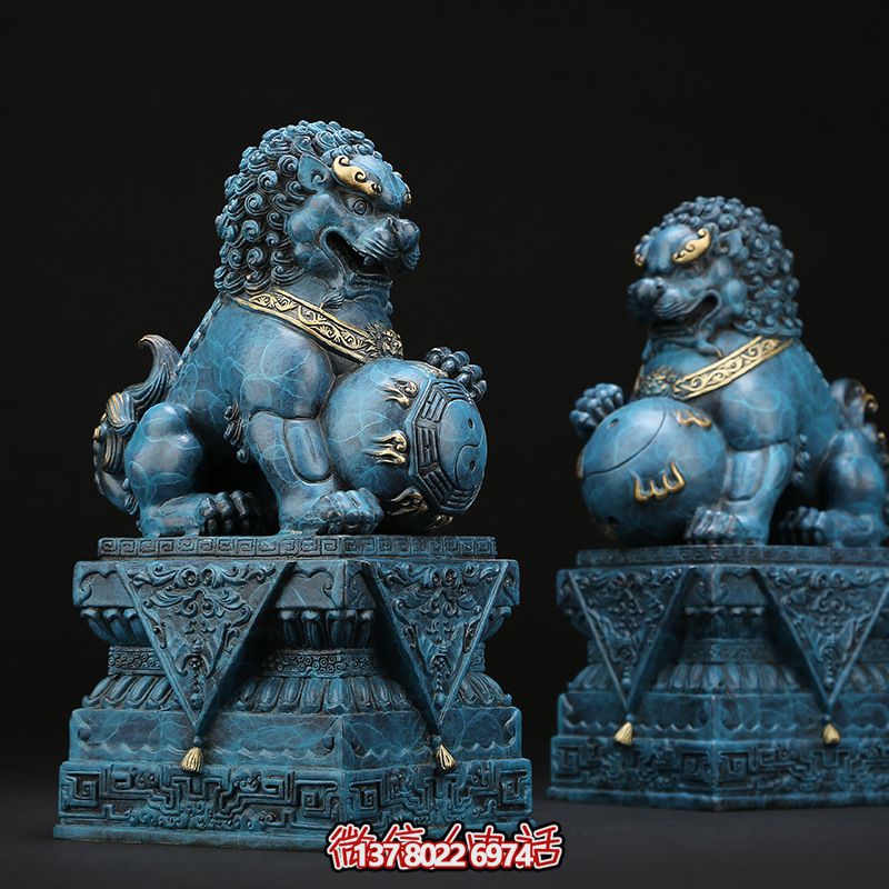 仿古青銅獅子雕塑，為景區(qū)創(chuàng)意增添古樸色彩