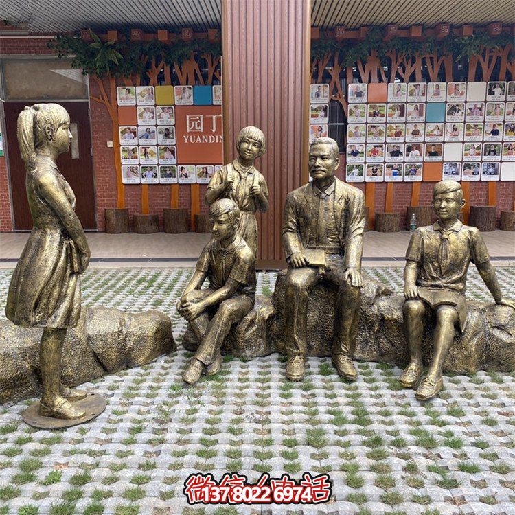 仿銅人物雕塑，裝點(diǎn)步行街情景