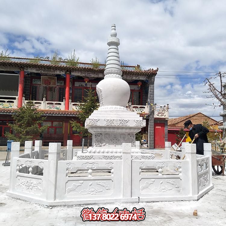 大型石雕舍利塔，宗教寺廟裝置