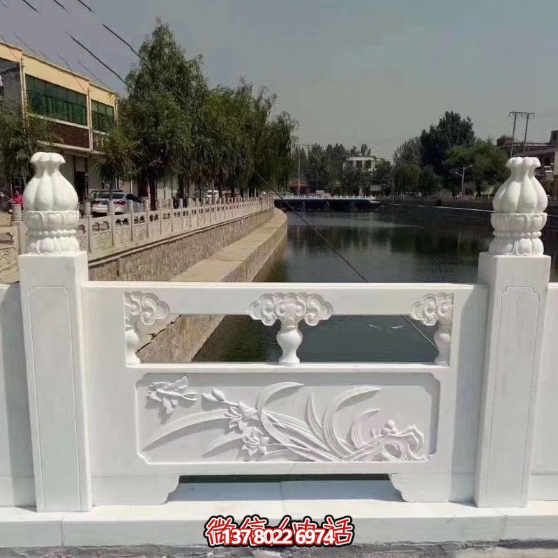 護(hù)城河精美石橋浮雕、漢白玉蘭花欄桿
