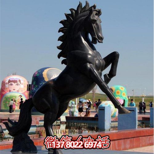 大型仿銅馬玻璃鋼雕塑，為廣場景觀增添無限精彩