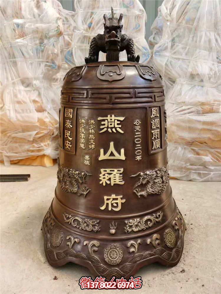 景點(diǎn)精美紅銅鐘，吉祥如意，祝您好運(yùn)！
