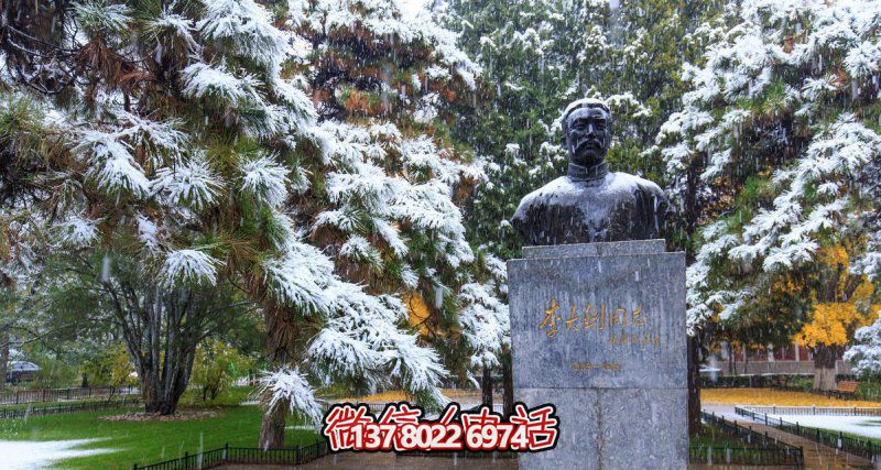 李大釗銅雕胸像，傳承戶外園林名人文化