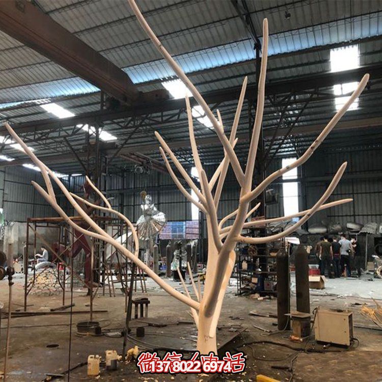 大型玻璃鋼雕塑，給酒店裝飾帶來創(chuàng)意景觀
