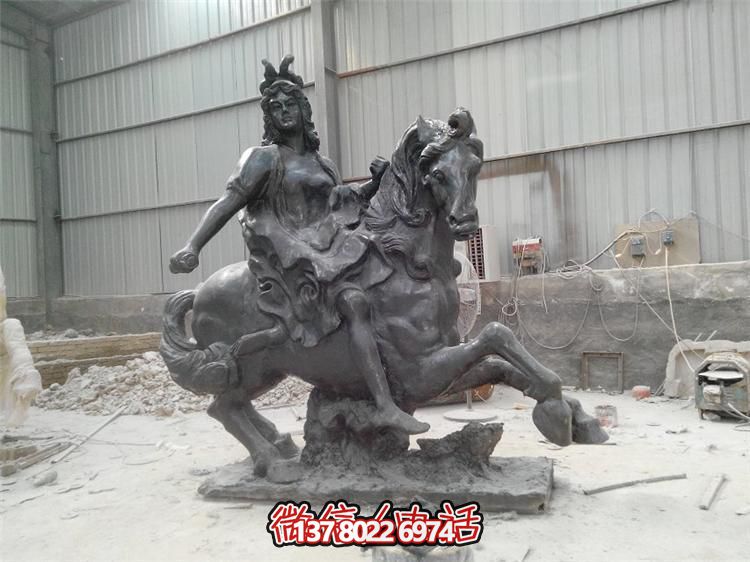 超越傳統(tǒng)，探索未知的玻璃鋼騎馬擺件