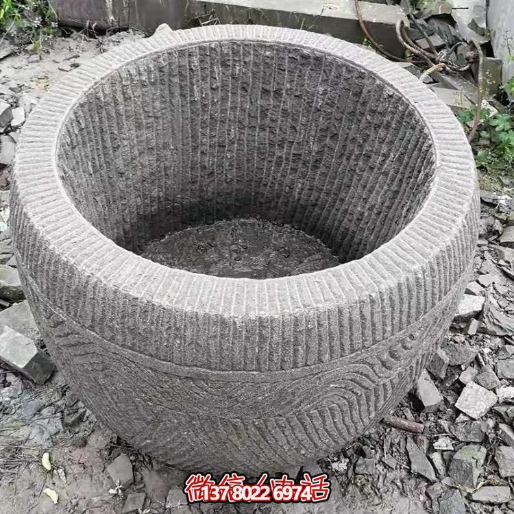 古老石槽，精致圓形養(yǎng)魚(yú)水缸