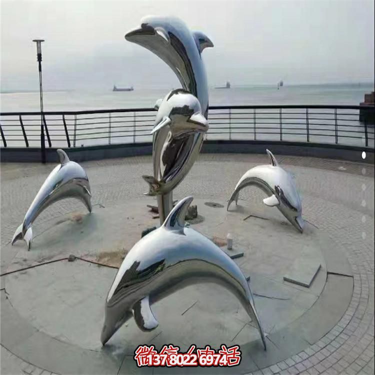 不銹鋼海豚雕塑，讓海邊的廣場(chǎng)更加美觀