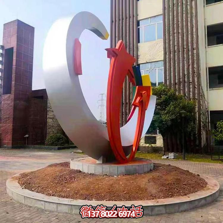 精致不銹鋼月牙雕塑，打造現(xiàn)代都市景觀