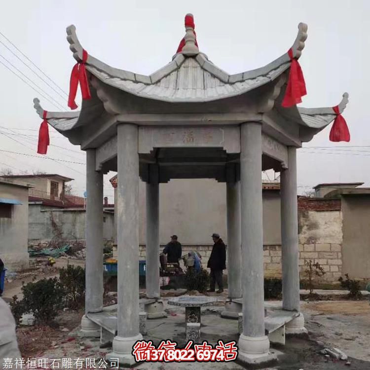 仿古石雕亭子，增添學校公園獨特韻味