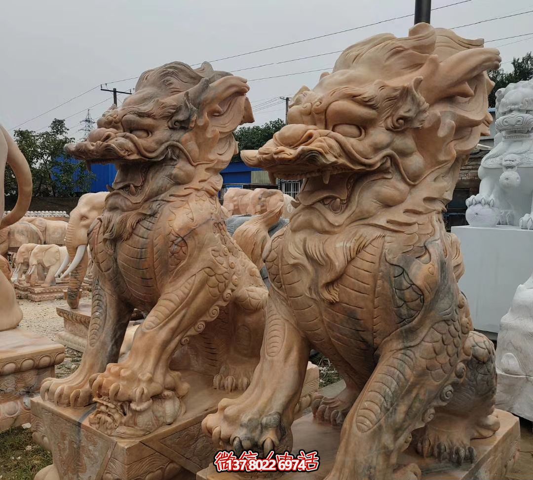 大型黃蠟石麒麟雕塑，點(diǎn)綴廣場(chǎng)景觀