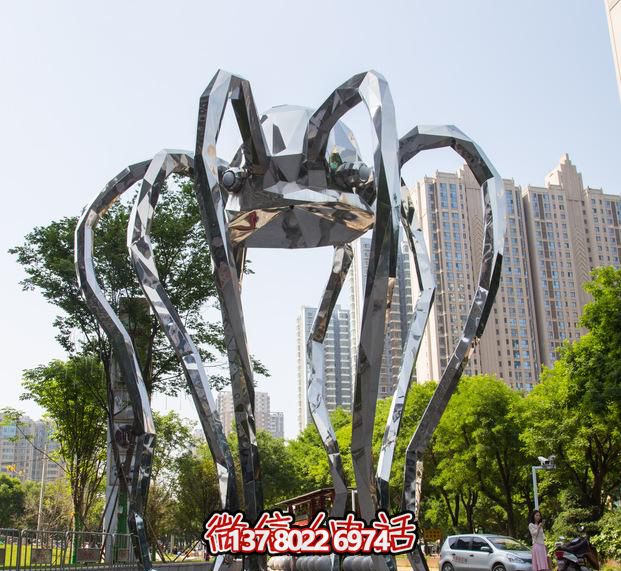 不銹鋼長腿螃蟹雕塑，為公園增添創(chuàng)意裝飾