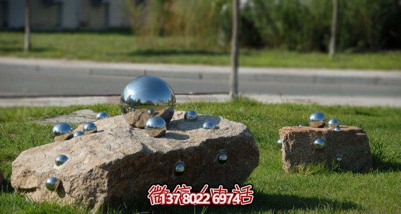 雕塑般的不銹鋼球體，帶給您不一樣的公園創(chuàng)意