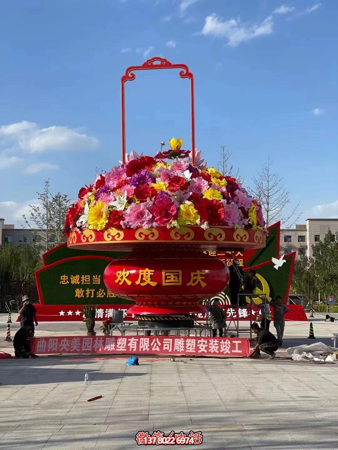 歡度國(guó)慶，高大上的大型玻璃鋼花籃