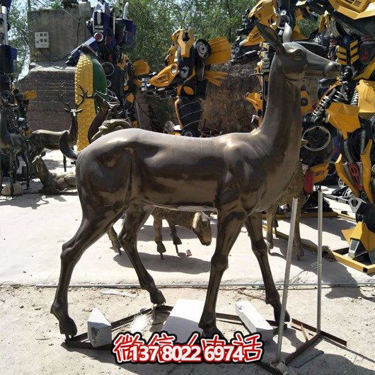 精美雕塑鹿，點(diǎn)綴園林景觀，增添藝術(shù)氣息