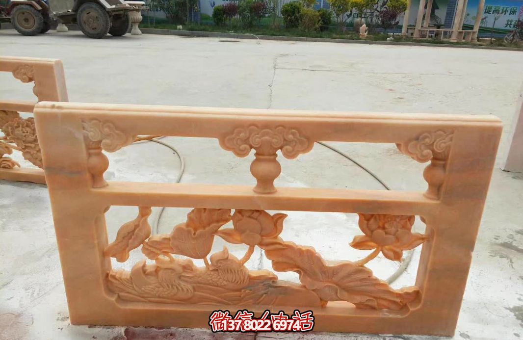紅色浮雕護(hù)欄，點(diǎn)綴陽臺(tái)庭院裝飾
