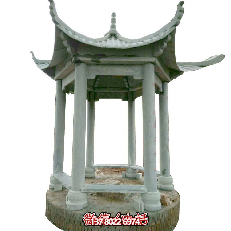 山頂簡易涼亭，讓您輕松觀賞美景