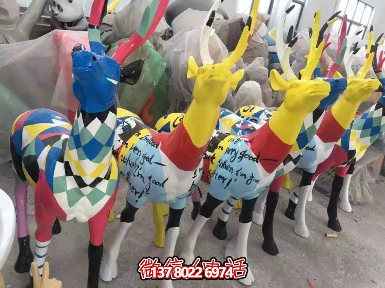 彩繪玻璃鋼鹿雕塑，商場、兒童樂園風(fēng)格擺件