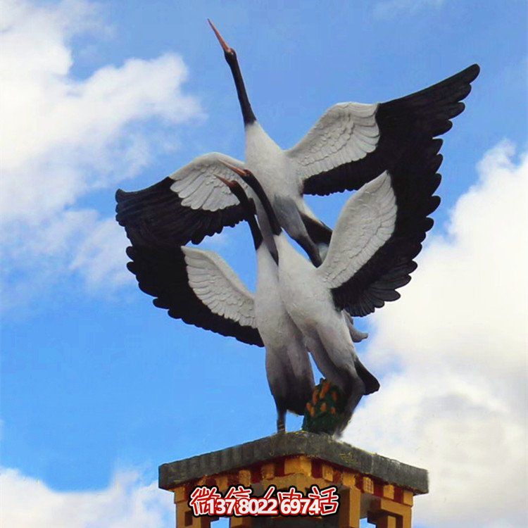 大型玻璃鋼仿真仙鶴雕塑，為公園廣場(chǎng)擺放